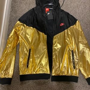 Men’s Nike gold and black windbreaker